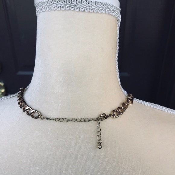 Women’s White Floral Necklace - Picture 5 of 5